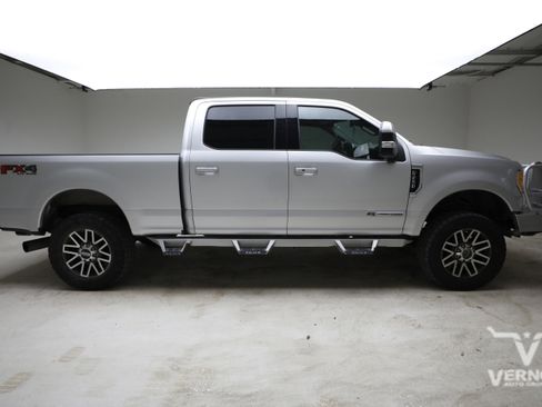 Used 2017 Ford F250 Lariat w/ Lariat Ultimate Package AWD/4WD image 5