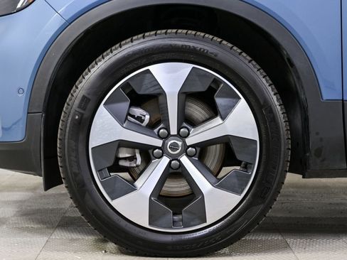 Certified 2025 Volvo XC40 B5 Plus image 39