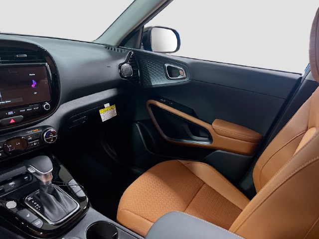 Used 2025 Kia Soul EX FWD image 24