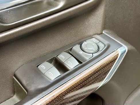 Used 2022 Chevrolet Silverado 1500 LT Trail Boss image 17