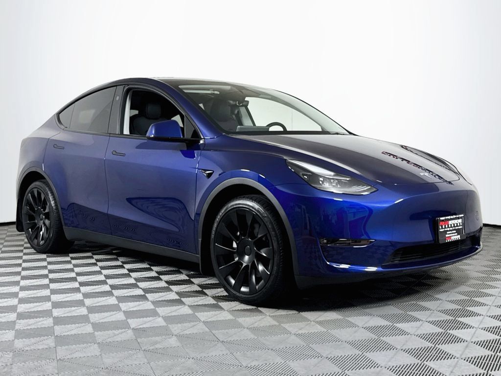 Used 2023 Tesla Model Y Long Range AWD/4WD image 1