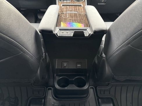 Used 2025 Toyota Sienna Limited image 19