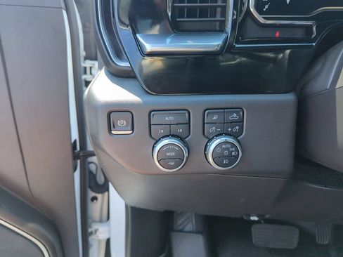 Used 2025 GMC Sierra 1500 SLT w/ SLT Premium Package AWD/4WD image 19