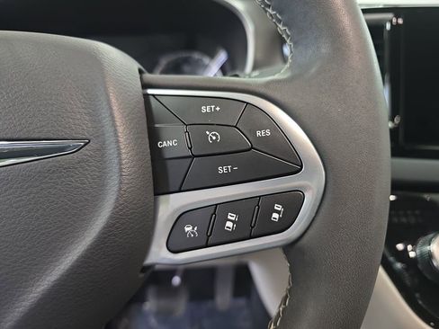 Certified 2024 Chrysler Pacifica Touring-L FWD image 20