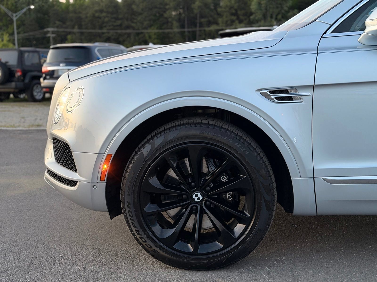 Used 2019 Bentley Bentayga AWD/4WD image 57