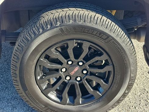 Used 2022 GMC Sierra 1500 AT4X image 9