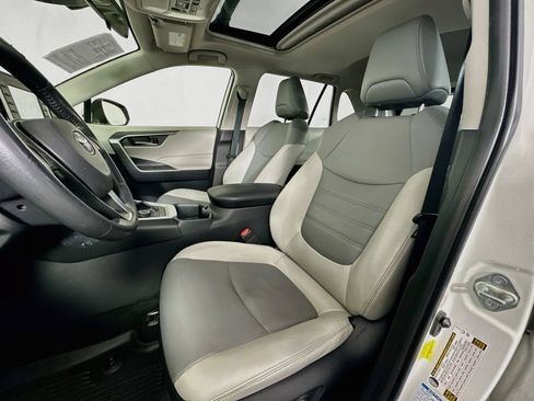 Used 2022 Toyota RAV4 XLE Premium AWD/4WD image 21