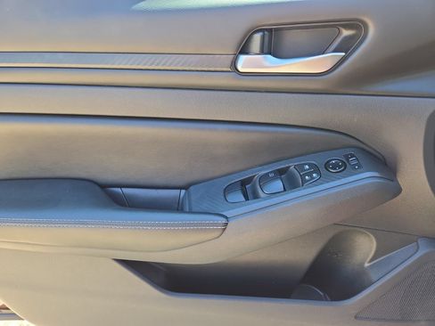 Used 2024 Nissan Altima 2.5 SV FWD image 21