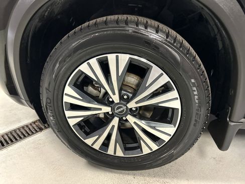 Used 2022 Nissan Rogue SV w/ SV Premium Package image 9