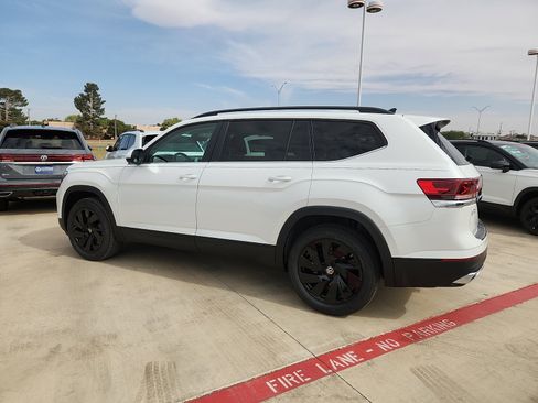 Certified 2026 Volkswagen Atlas SE FWD image 4