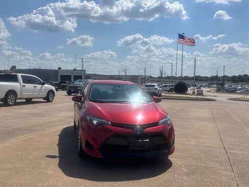 Used 2017 Toyota Corolla LE FWD image 4