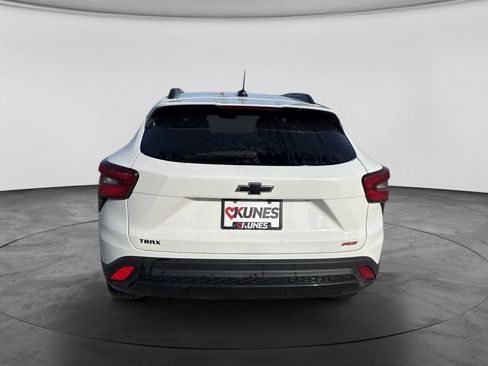 Used 2024 Chevrolet Trax RS w/ Sunroof Package FWD image 9