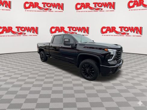 Used 2025 Chevrolet Silverado 2500 High Country w/ Midnight Edition AWD/4WD image 2