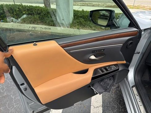 Used 2024 Lexus ES 350 w/ Premium Package image 13