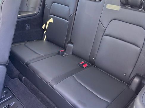 Used 2025 Nissan Pathfinder SL image 14