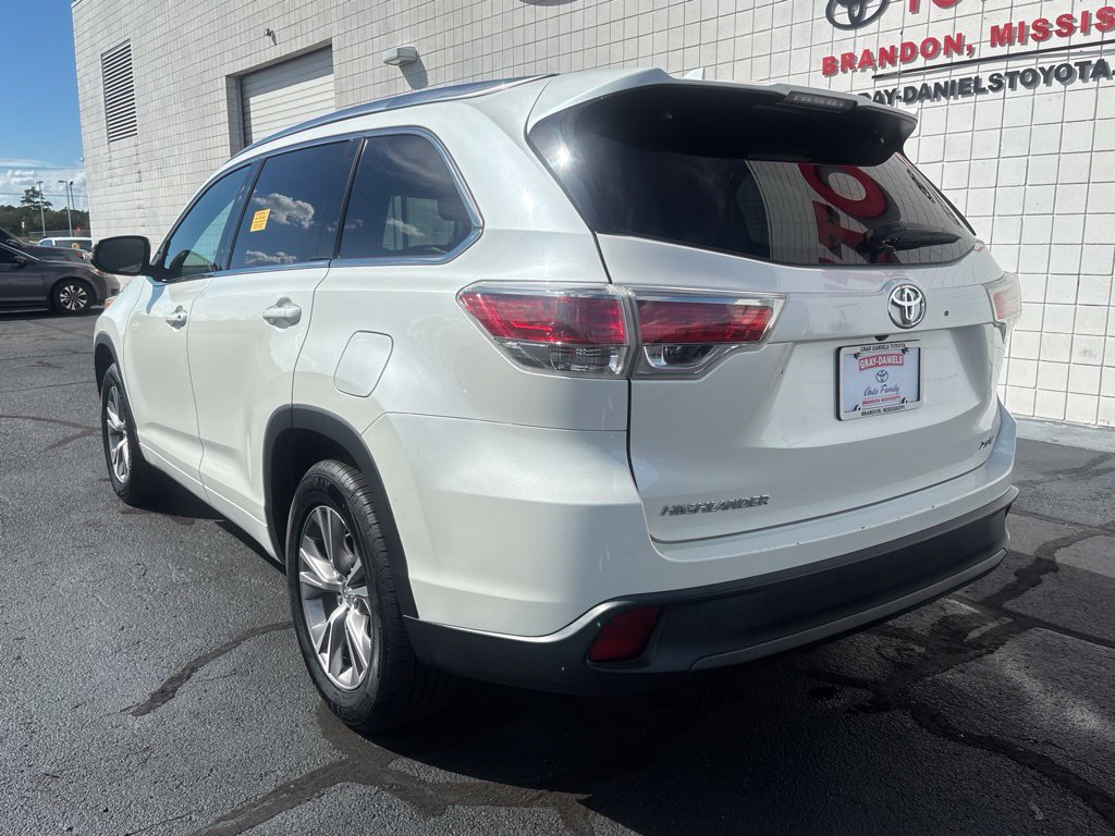 Used 2014 Toyota Highlander XLE FWD image 5