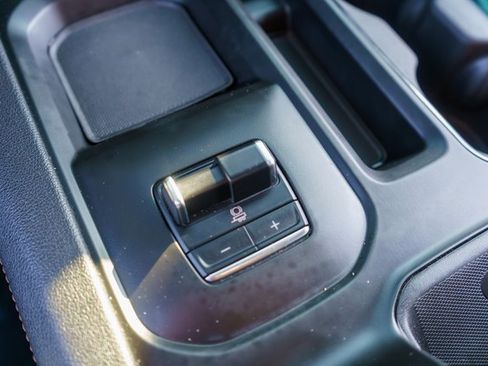 Used 2024 GMC Sierra 2500 AT4 w/ AT4 Preferred Package image 32