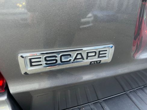 Used 2011 Ford Escape XLT image 7