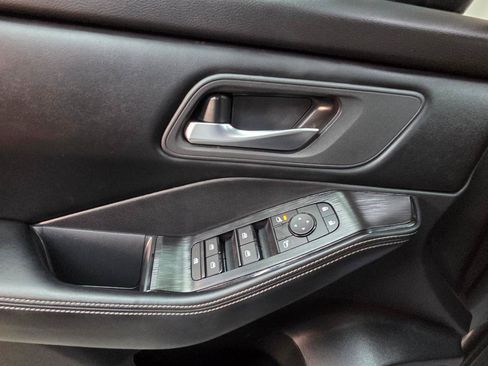 Used 2025 Nissan Rogue SV AWD/4WD image 31