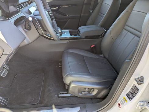 Used 2026 Land Rover Range Rover Evoque Dynamic SE image 12