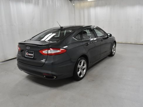 Used 2016 Ford Fusion SE image 5