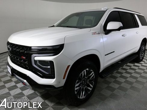 Used 2025 Chevrolet Suburban Z71 w/ Comfort Package image 11