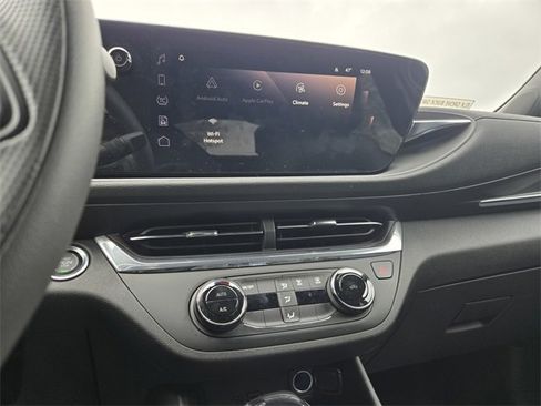 Used 2026 Buick Envista Preferred w/ Advanced Safety Package image 16