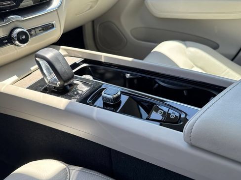 Used 2023 Volvo XC60 B5 Plus w/ Climate Package FWD image 27