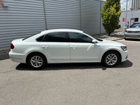 Used 2017 Volkswagen Passat 1.8T S FWD image 2