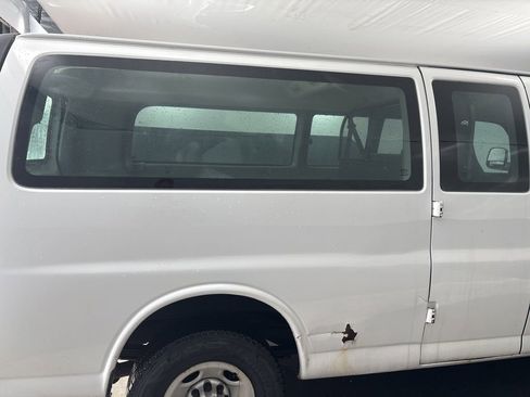 Used 2016 Chevrolet Express 2500 Extended image 10