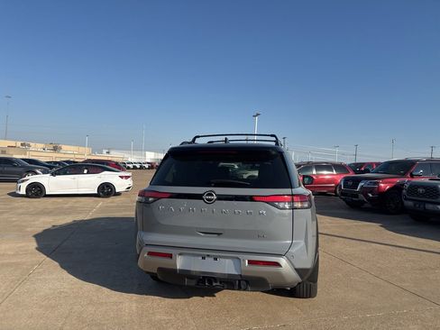 Certified 2024 Nissan Pathfinder SL w/ SL Premium Package image 18