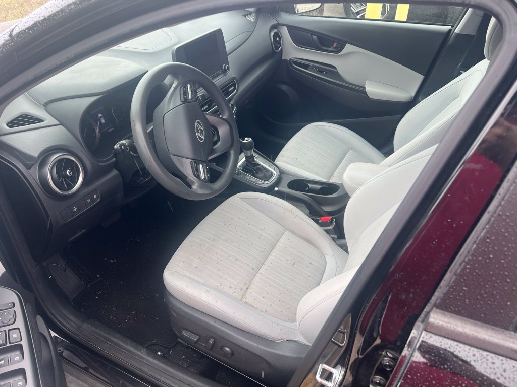 Used 2023 Hyundai Kona SEL FWD image 2