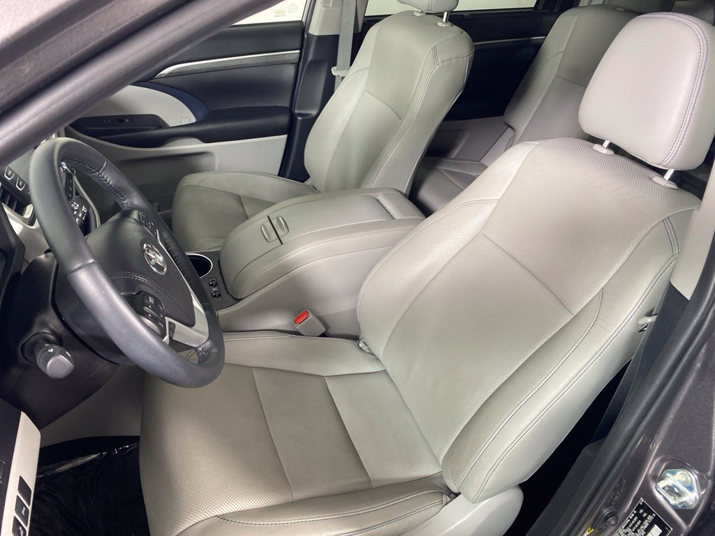Used 2019 Toyota Highlander Limited Platinum AWD/4WD image 12