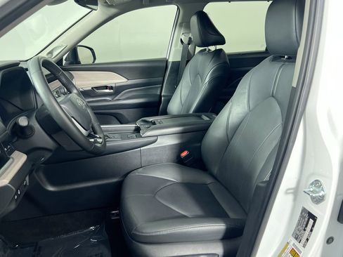 Used 2024 Toyota Grand Highlander Limited image 10