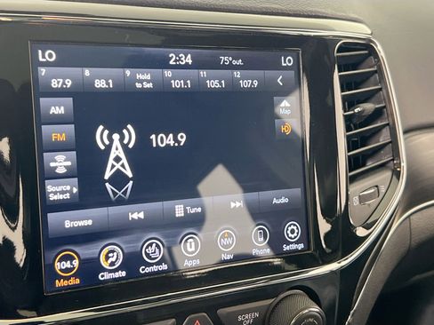 Used 2022 Jeep Grand Cherokee Limited image 13