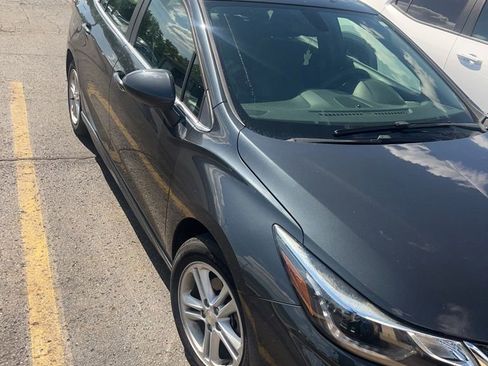 Used 2018 Chevrolet Cruze LT w/ Convenience Package FWD image 7