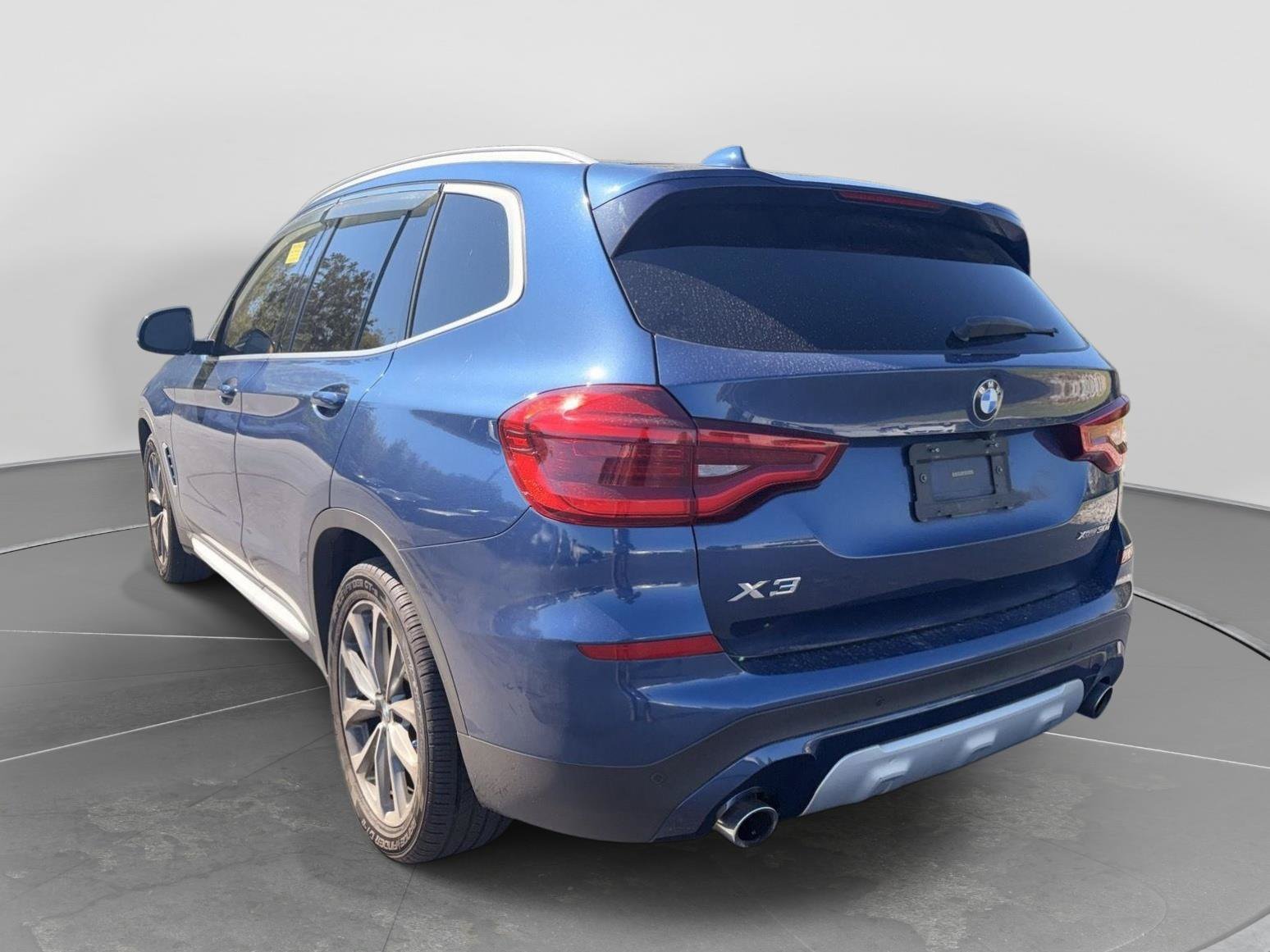 Used 2018 BMW X3 xDrive30i w/ Premium Package AWD/4WD image 2