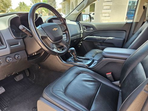 Used 2019 Chevrolet Colorado Z71 w/ Z71 Midnight Edition AWD/4WD image 9