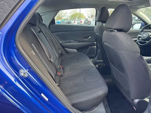 Used 2025 Hyundai Elantra SEL w/ Cargo Package image 11