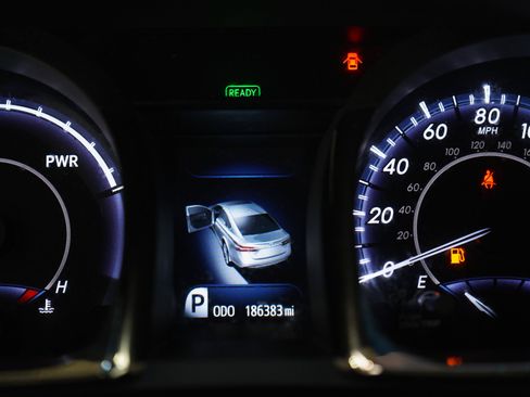 Used 2013 Toyota Avalon XLE Touring FWD image 26