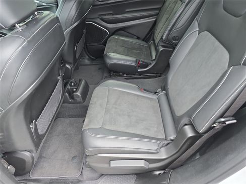 Used 2022 Jeep Grand Cherokee L Laredo AWD/4WD image 15