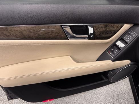 Used 2008 Mercedes-Benz C 350 Sport image 21