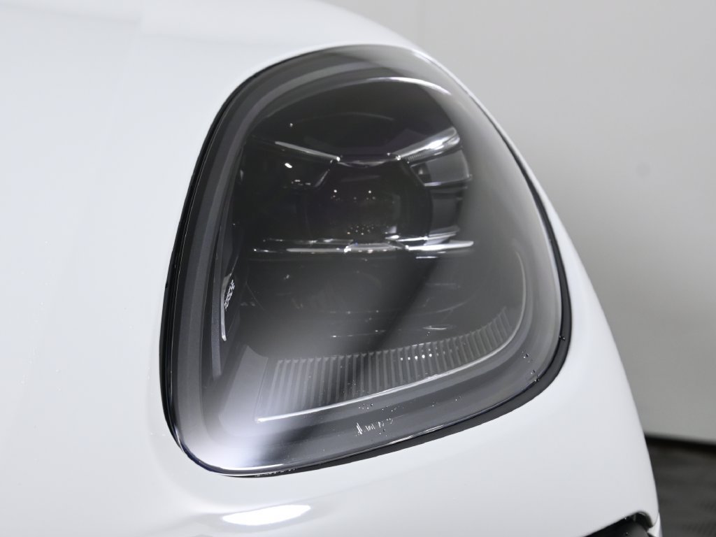 Used 2023 Porsche Macan S AWD/4WD image 11