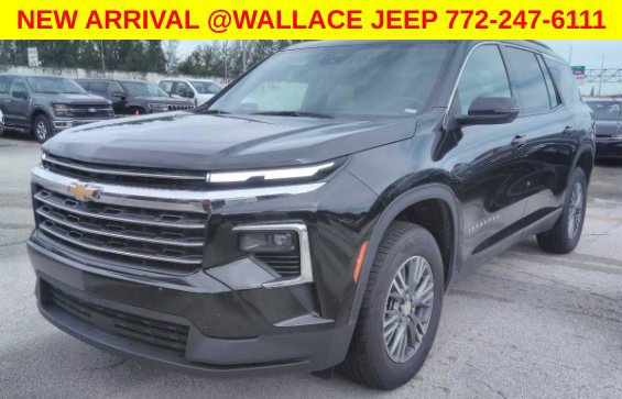 Used 2025 Chevrolet Traverse LT FWD image 1