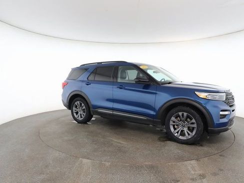 Used 2022 Ford Explorer XLT w/ Equipment Group 202A image 25