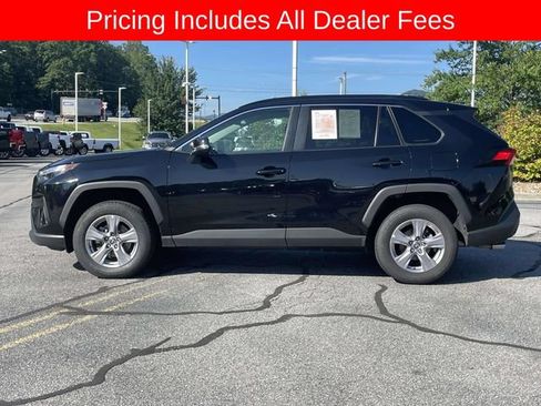 Used 2024 Toyota RAV4 XLE AWD/4WD image 2