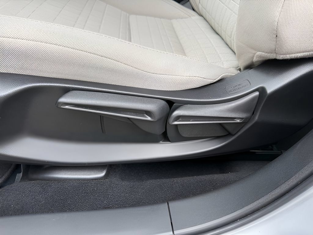 Used 2025 Honda HR-V LX image 17