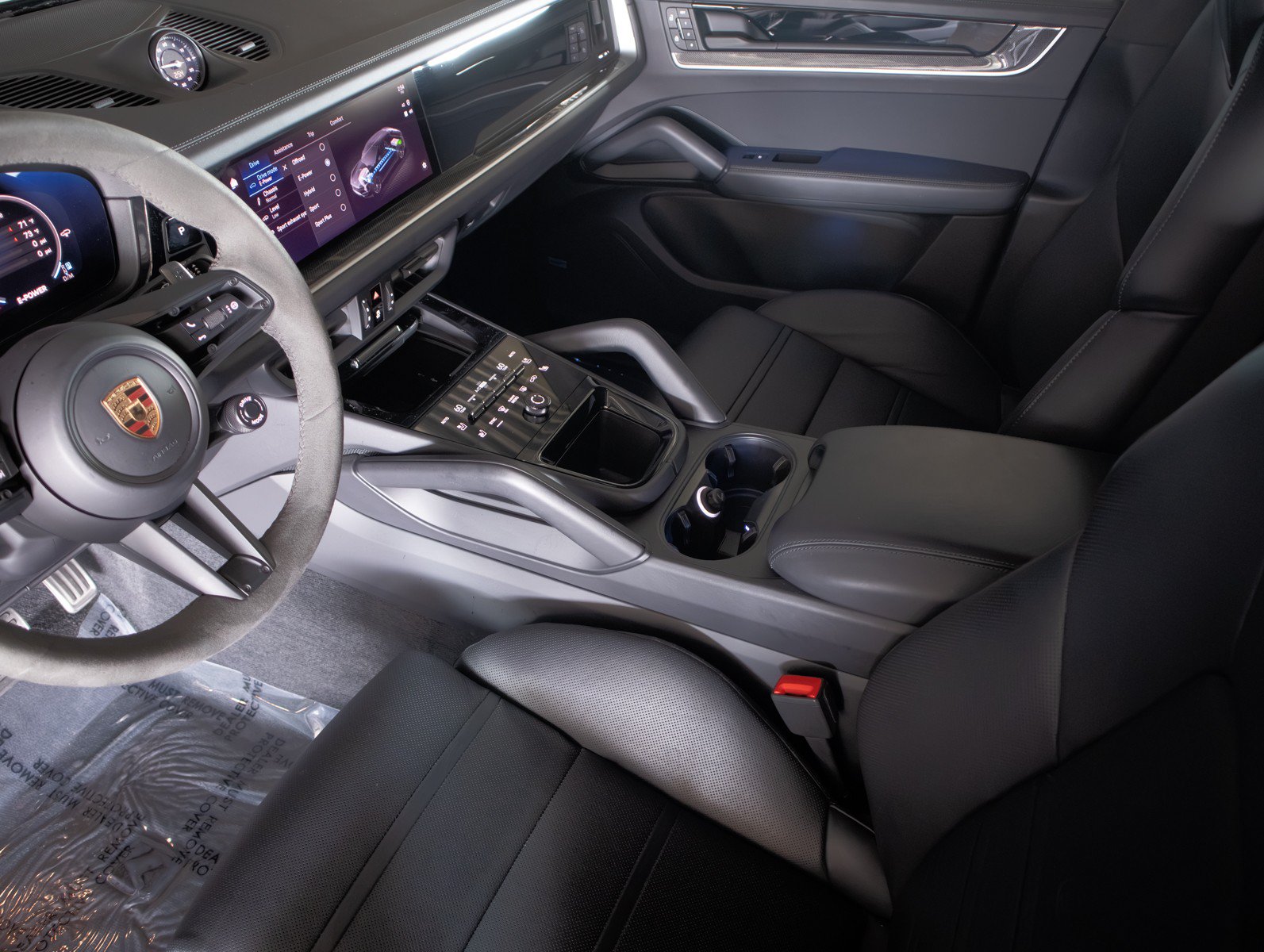 Certified 2024 Porsche Cayenne Turbo AWD/4WD image 25