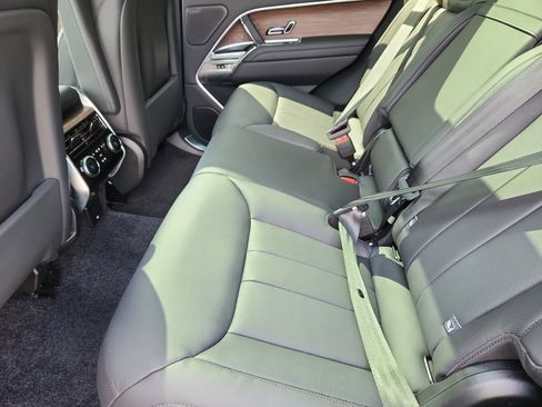 New 2025 Land Rover Range Rover SE image 5