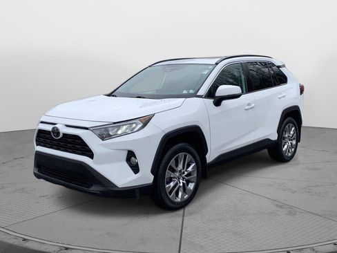Used 2019 Toyota RAV4 XLE Premium w/ Cold Weather Package image 7